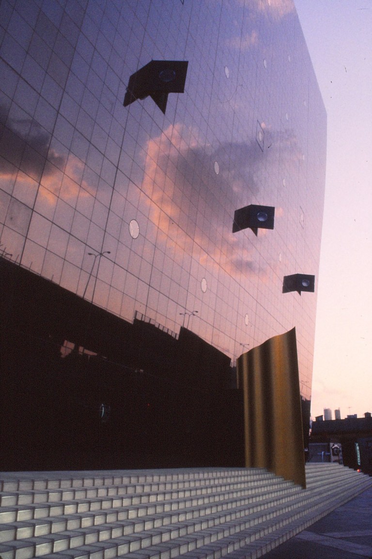 La Flamme d'Or, Tokyo - Philippe Starck 11_Stephen Varady Photo ©