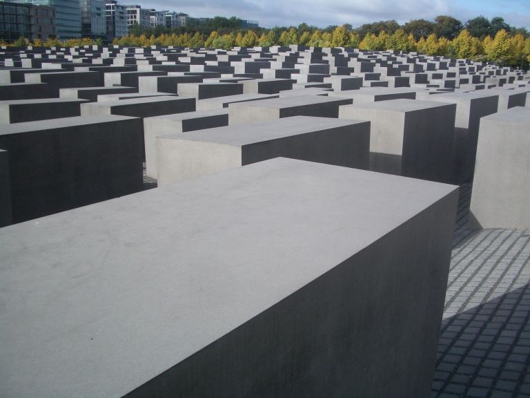 Holocaust Memorial by Peter Eisenman 05_Stephen Varady Photo
