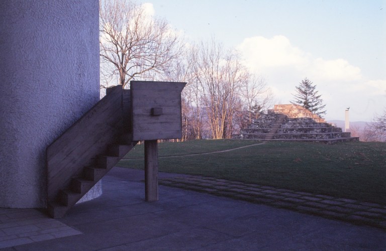 ronchamp-chapel-by-le-corbusier-81_stephen-varady-photo