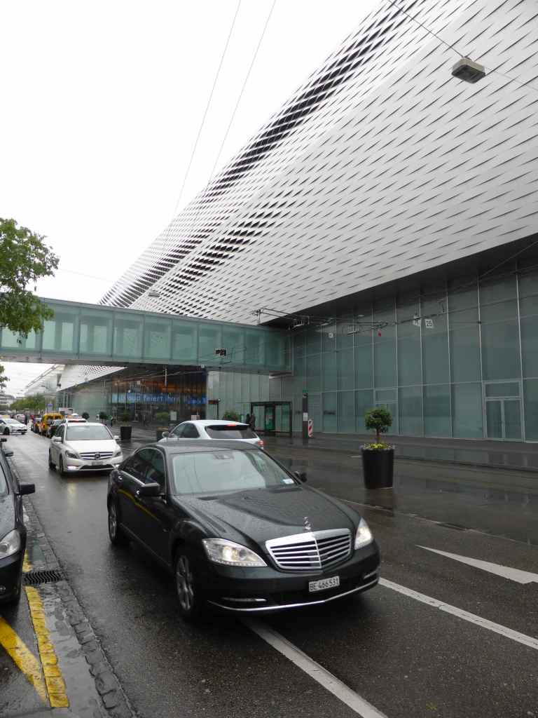 Messe Basel New Hall by Herzog de Meuron 01_Stephen Varady photo ©