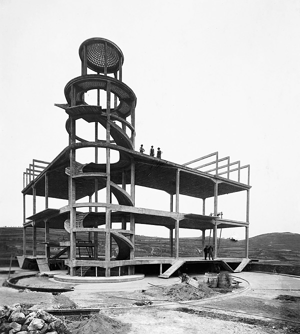 'Il Girasole' by Angelo Invernizzi - construction photo