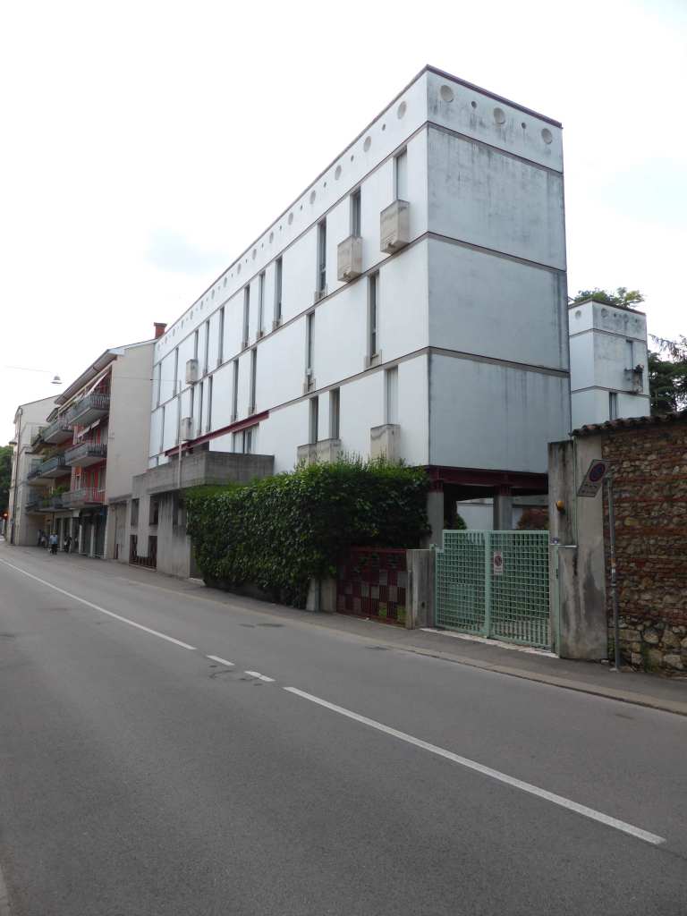 Vicenza Apartment House by Carlo Scarpa 03_Stephen Varady Photo ©